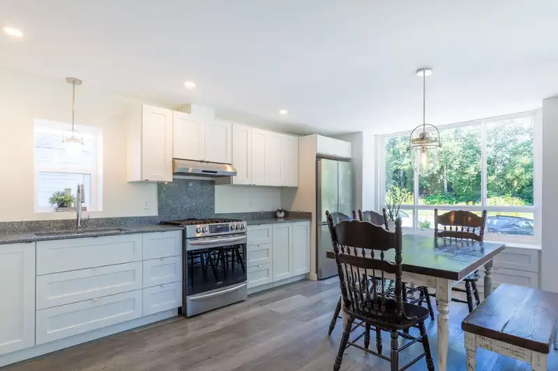 9 8266 KING GEORGE HIGHWAY - photo 4 of 28
