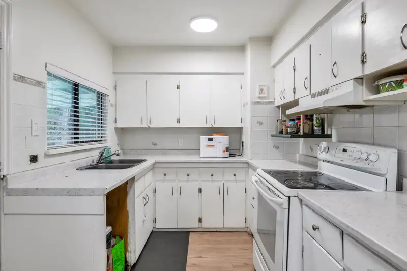 12540 99 AVENUE - photo 3 of 38