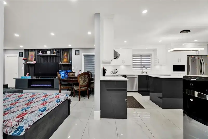 7068 129A AVENUE - photo 4 of 33