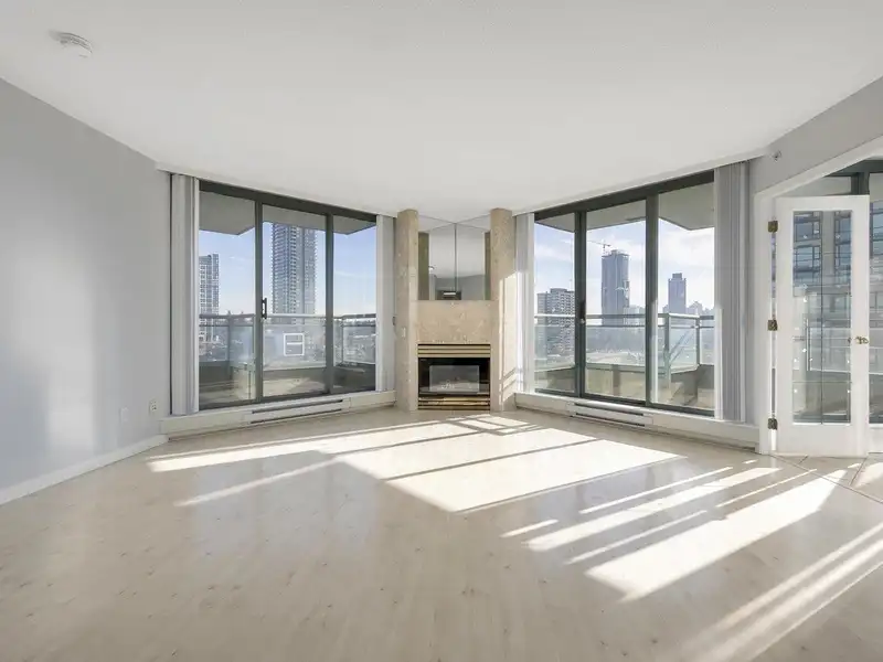 1301 13383 108 AVENUE - photo 3 of 26