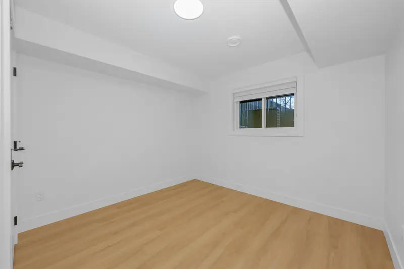 8 2168 VINEWOOD STREET - photo 3 of 6