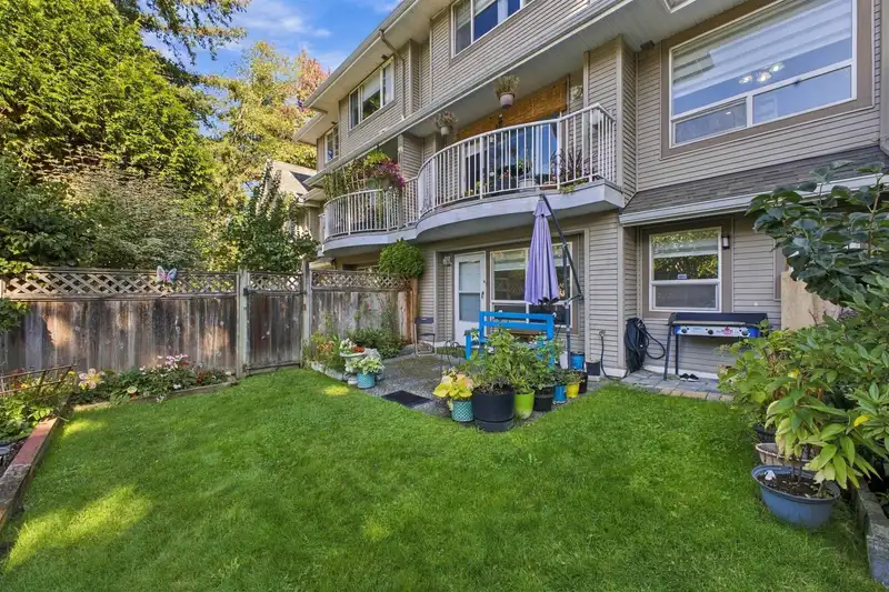 18 8289 121A STREET - photo 2 of 25