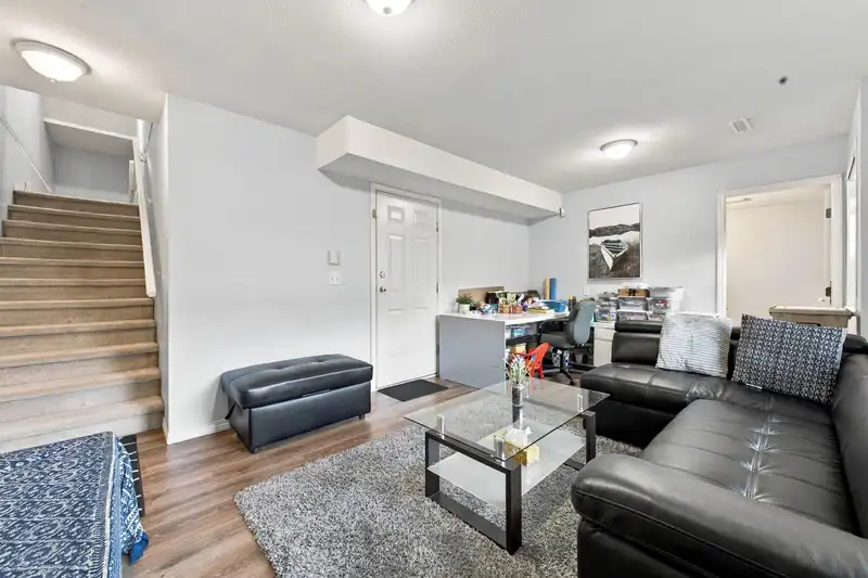 18 8289 121A STREET - photo 4 of 25