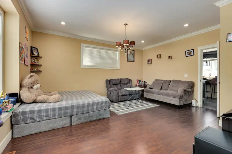 14756 62 AVENUE - photo 2 of 34