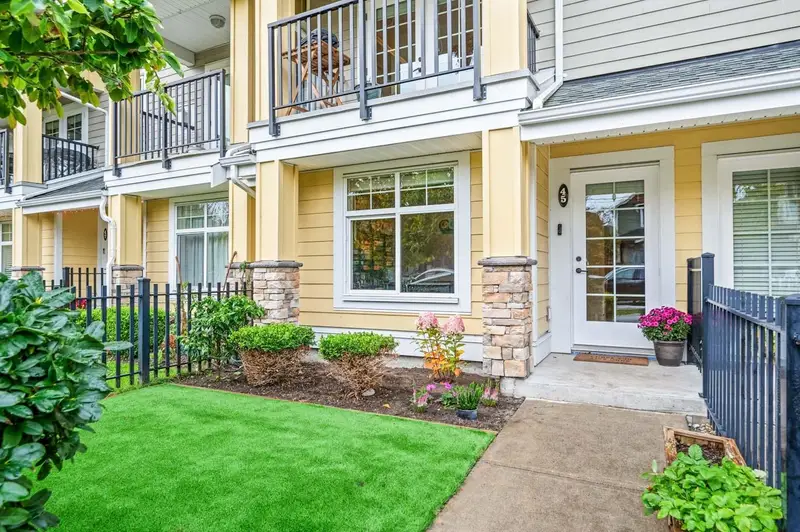 45 17171 2B AVENUE - photo 3 of 25