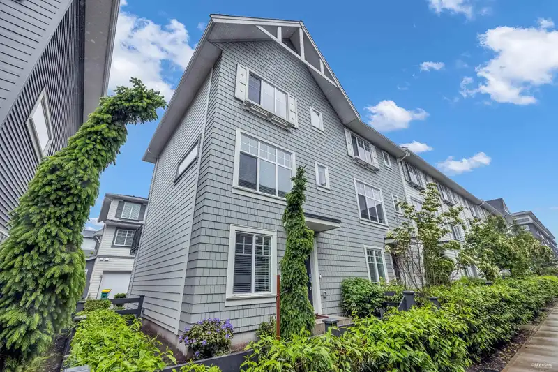 55 15850 85 AVENUE - photo 1 of 31