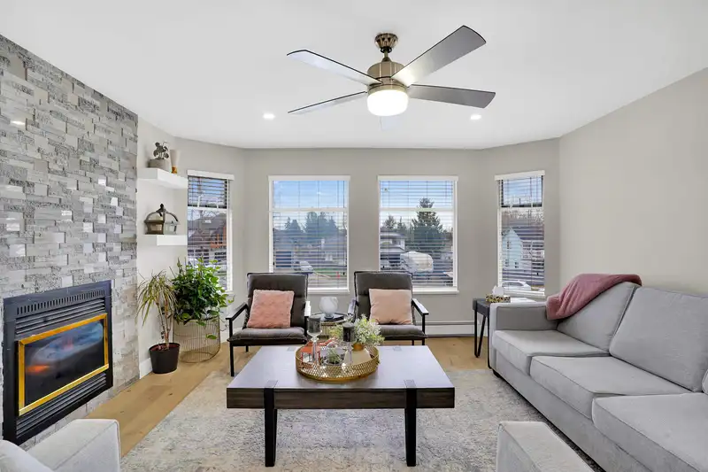 13711 90A AVENUE - photo 2 of 14