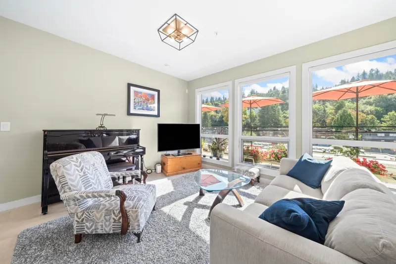 605 3038 ST GEORGE STREET - photo 3 of 25