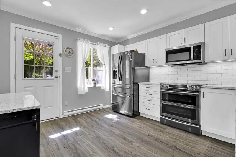 62 15175 62A AVENUE - photo 4 of 32