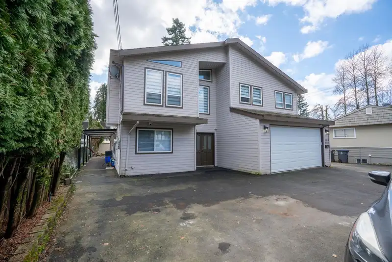 18018 60 AVENUE - photo 3 of 26
