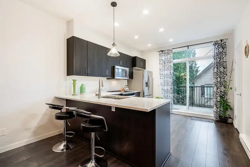 42 14555 68 AVENUE - photo 3 of 25