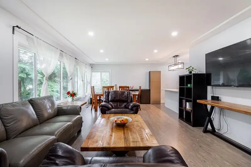 10875 143 STREET - photo 3 of 34