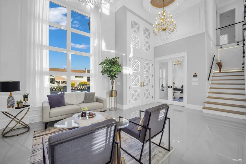 6360 NADINE CRESCENT - photo 4 of 25