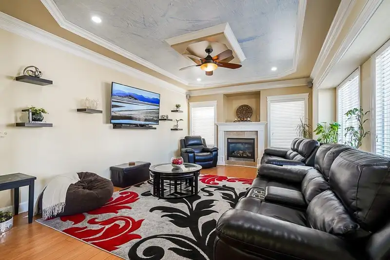 13535 80A AVENUE - photo 4 of 25