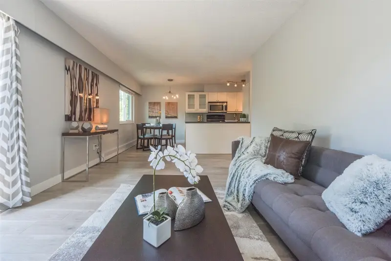 405 711 E 6TH AVENUE - photo 1 of 22