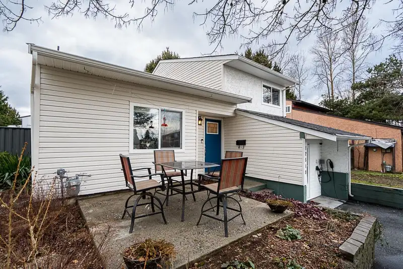 12519 76A AVENUE - photo 4 of 39
