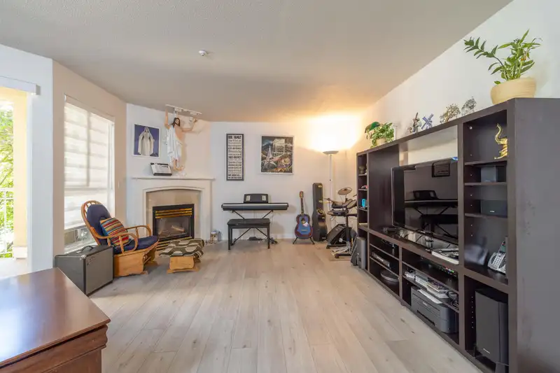 216 13727 74 AVENUE - photo 3 of 22