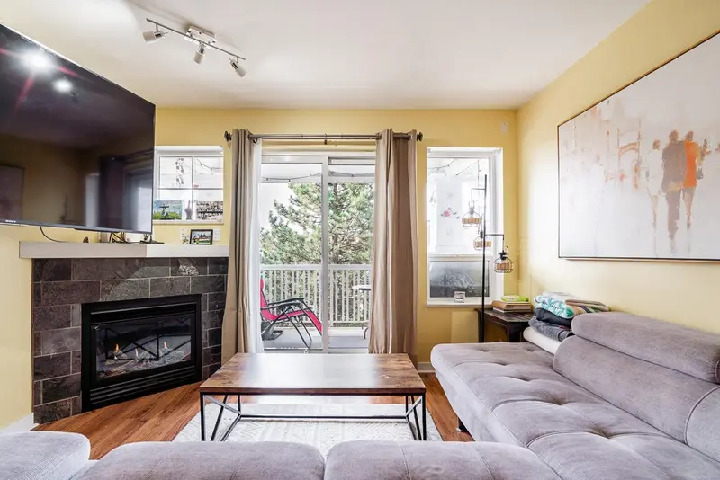 412 20750 DUNCAN WAY - photo 1 of 25