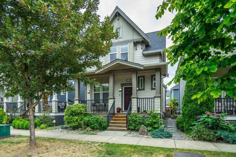 7310 191B STREET - photo 1 of 40