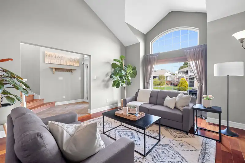 19086 63 AVENUE - photo 4 of 37