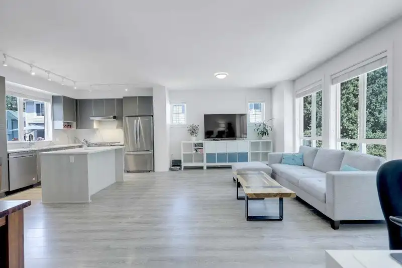 77 9718 161A STREET - photo 2 of 37