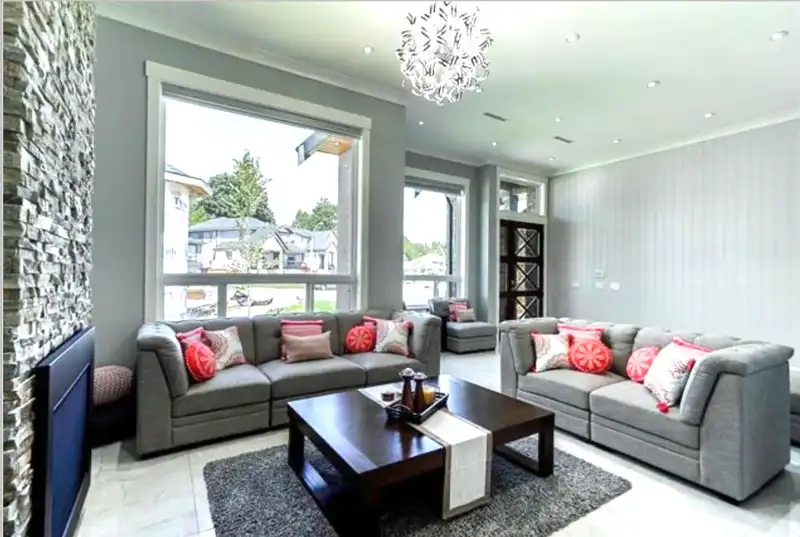 17012 57 AVENUE - photo 3 of 38