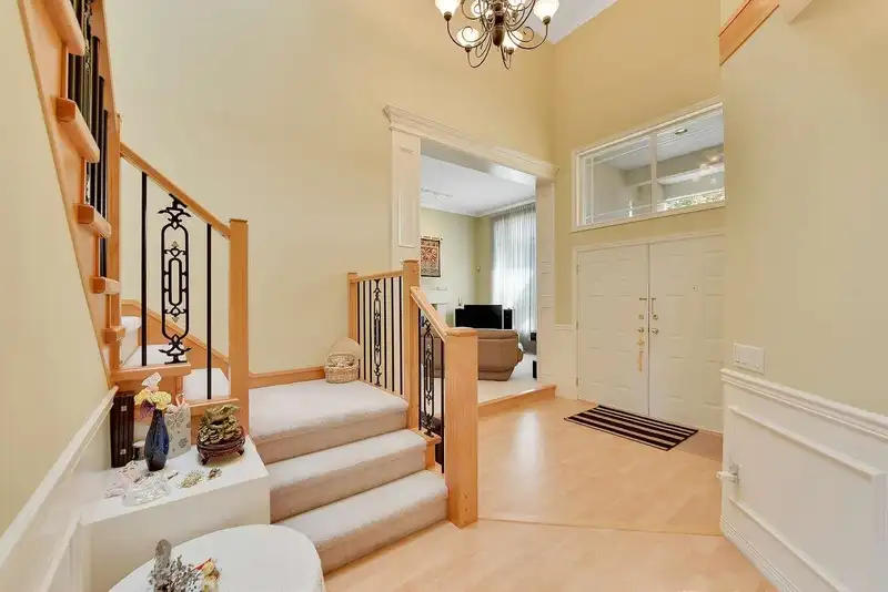 16601 108 AVENUE - photo 4 of 34