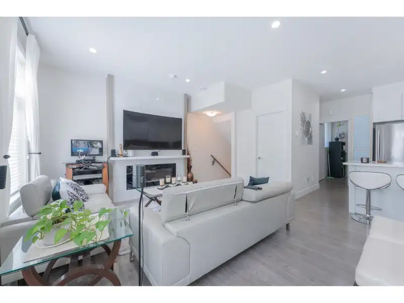 2 11267 133 STREET - photo 3 of 17