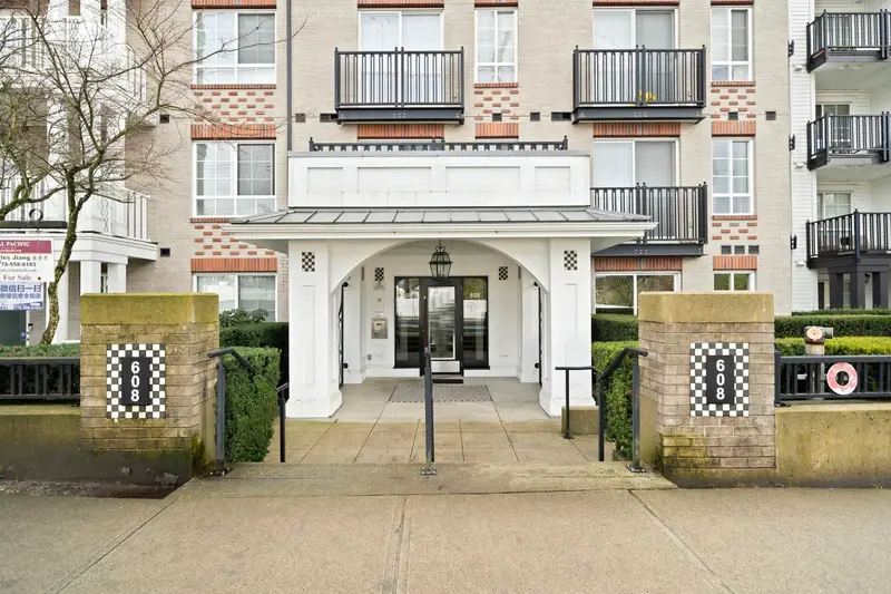 417 608 COMO LAKE AVENUE - photo 4 of 25