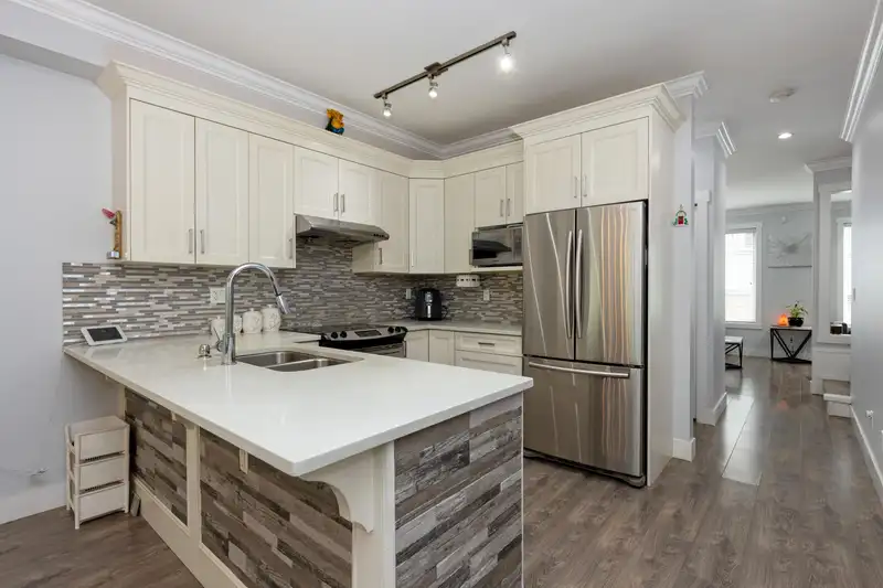 12 18819 71 AVENUE - photo 1 of 22