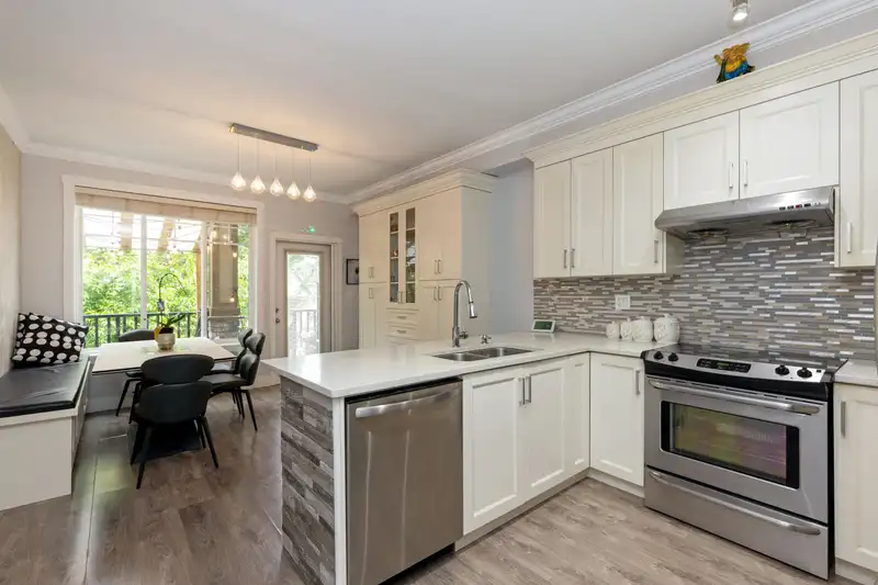 12 18819 71 AVENUE - photo 4 of 22