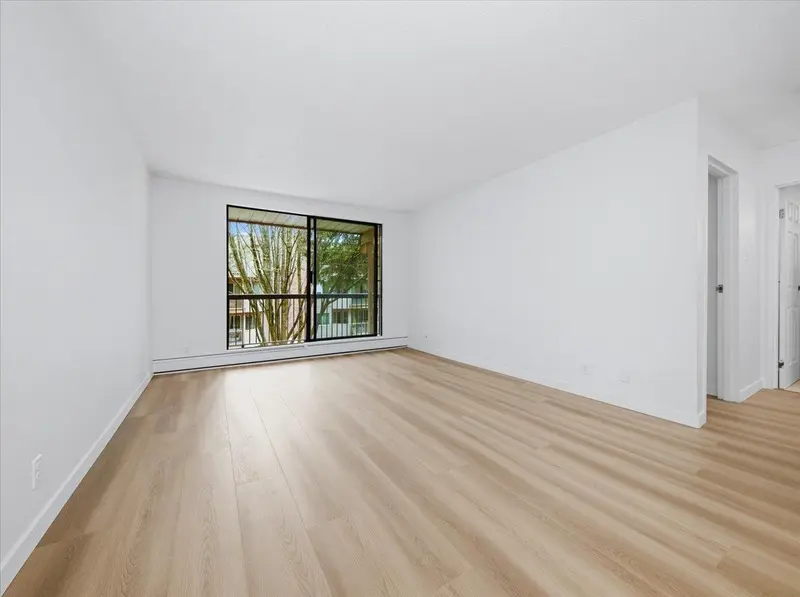 213 8511 ACKROYD ROAD - photo 4 of 25