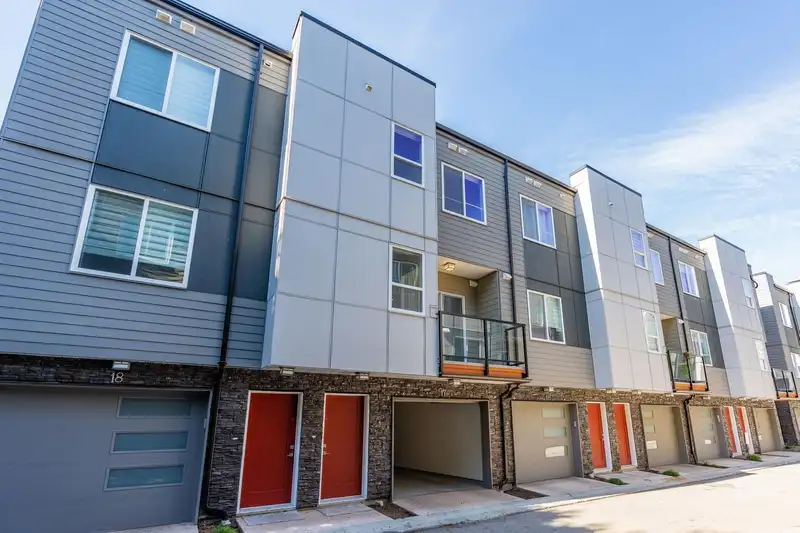 16 8140 166 STREET - photo 1 of 28
