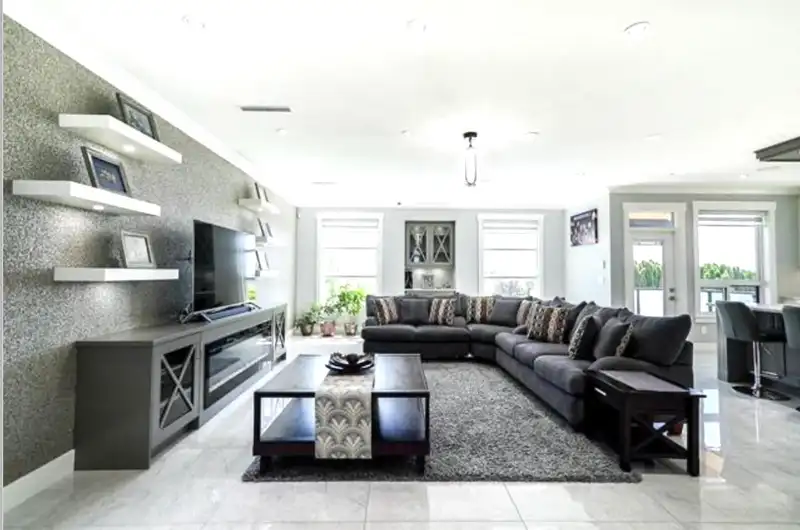17012 57 AVENUE - photo 3 of 36