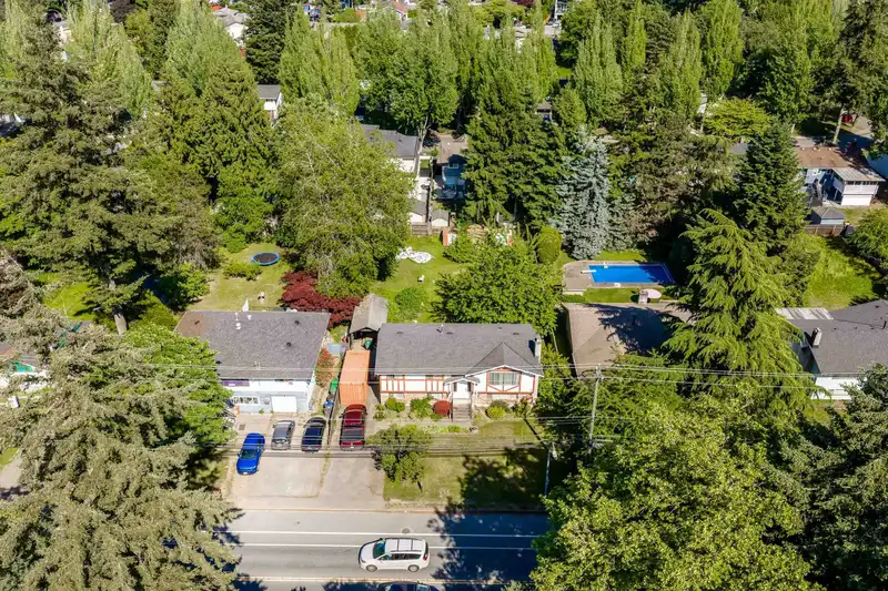7342 140 STREET - photo 4 of 19