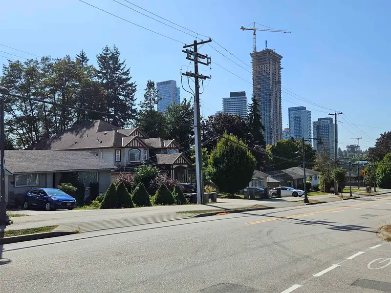 10564 137A STREET - photo 4 of 5