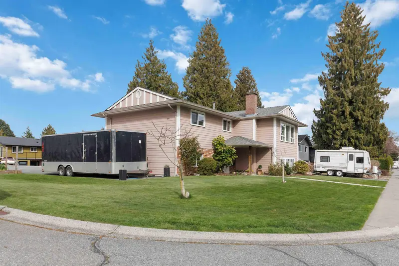 11895 82A AVENUE - photo 3 of 25