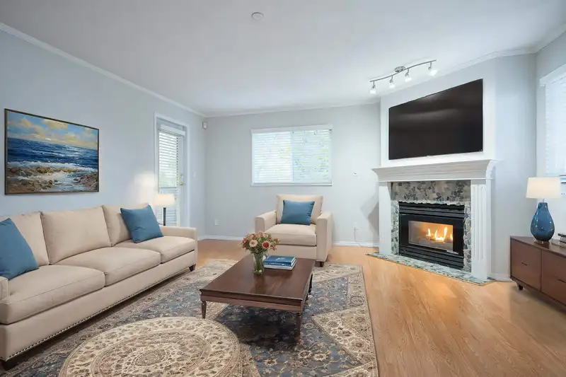 115 16137 83 AVENUE - photo 1 of 39