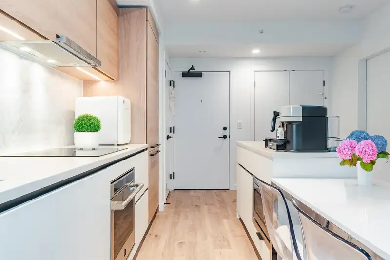 2501 13428 105 AVENUE - photo 4 of 27