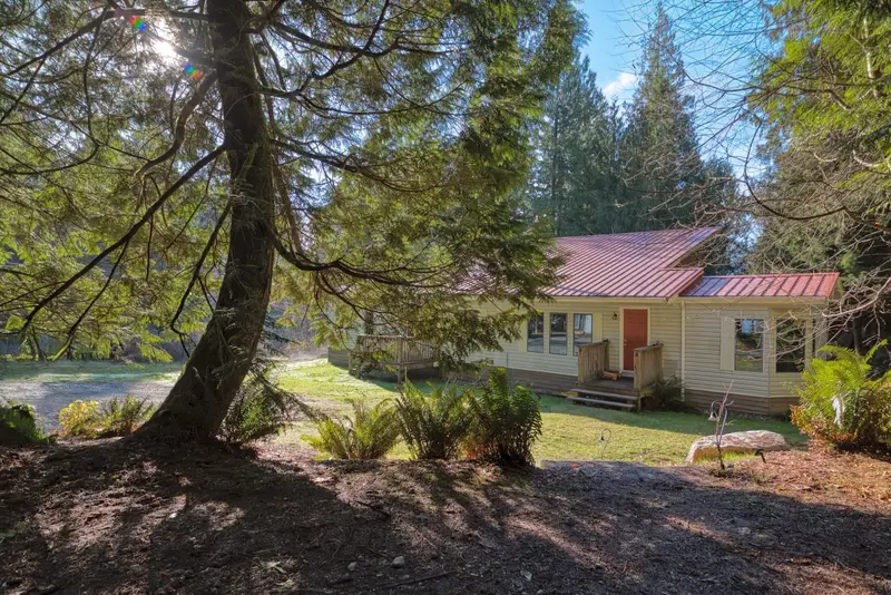 7103 SECHELT INLET ROAD - photo 3 of 25