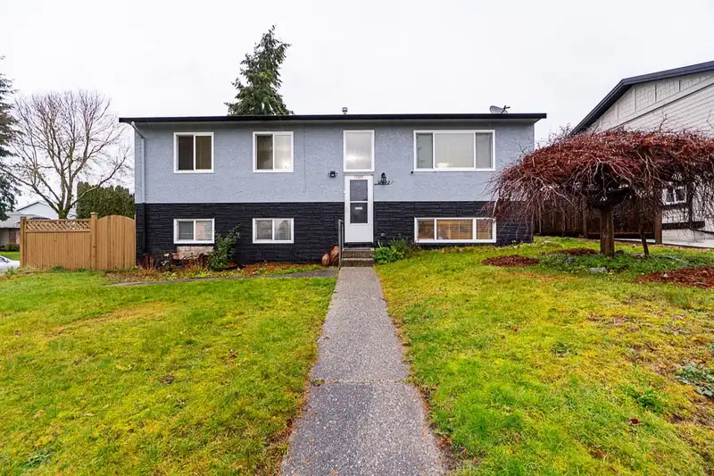 15005 86 AVENUE - photo 1 of 30