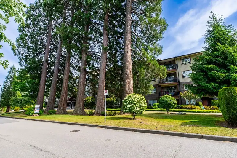 311 16068 83 AVENUE - photo 1 of 36