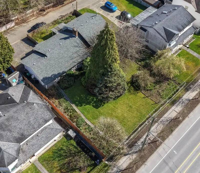 6172 184 STREET - photo 1 of 33