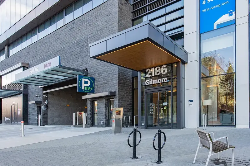 2202 2186 GILMORE AVENUE - photo 4 of 25