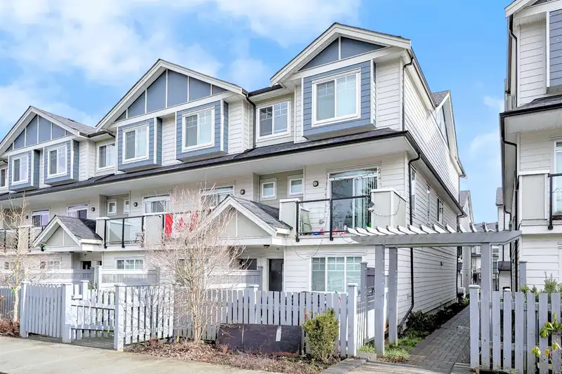 70 13898 64 AVENUE - photo 1 of 29