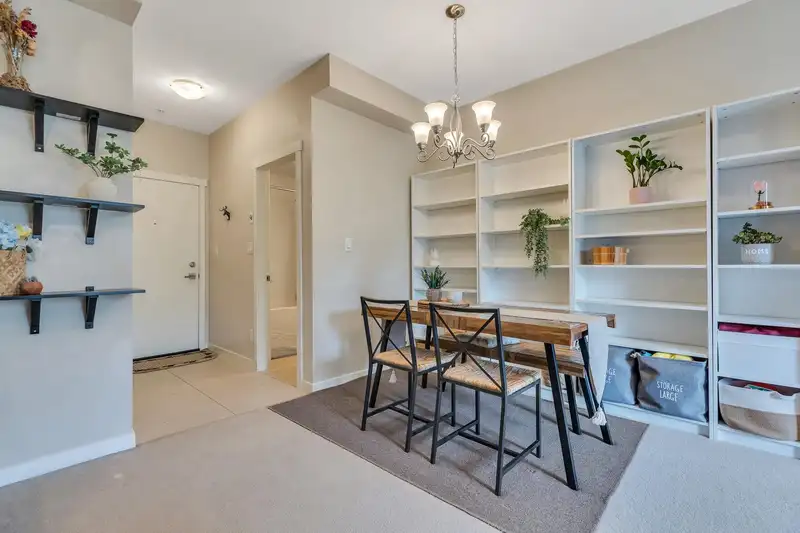 418 13733 107A AVENUE - photo 3 of 21