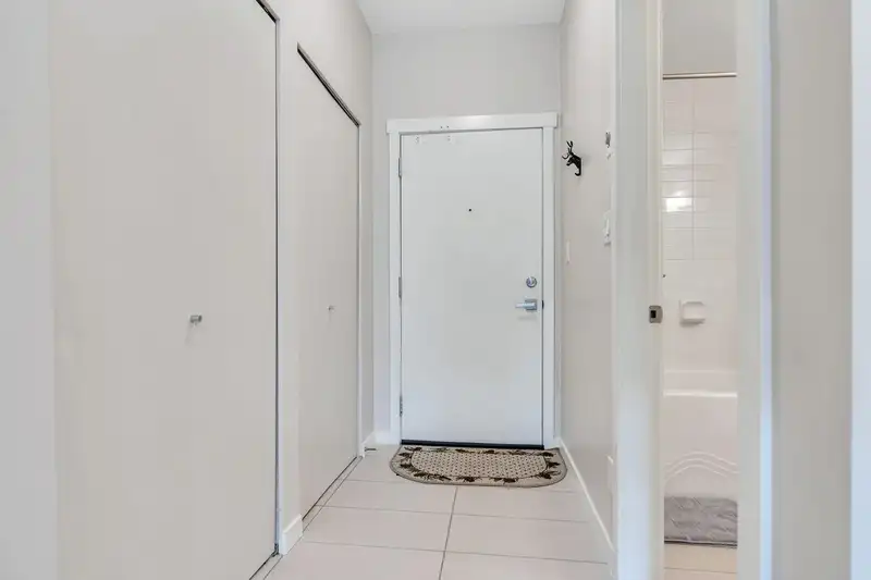 418 13733 107A AVENUE - photo 4 of 21