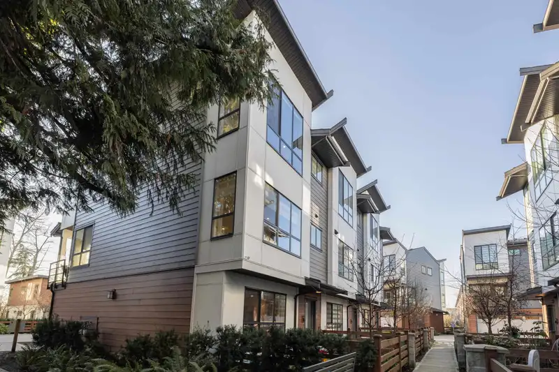 60 7177 194A STREET - photo 2 of 40