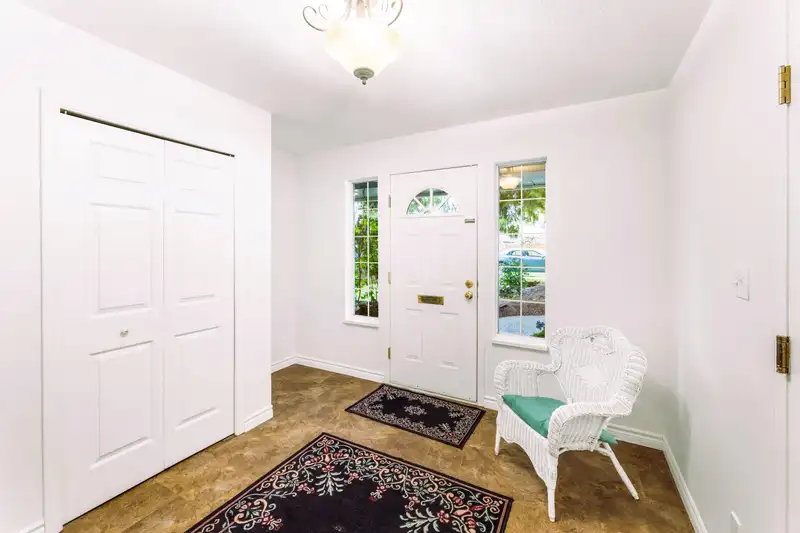 11077 154 STREET - photo 4 of 37