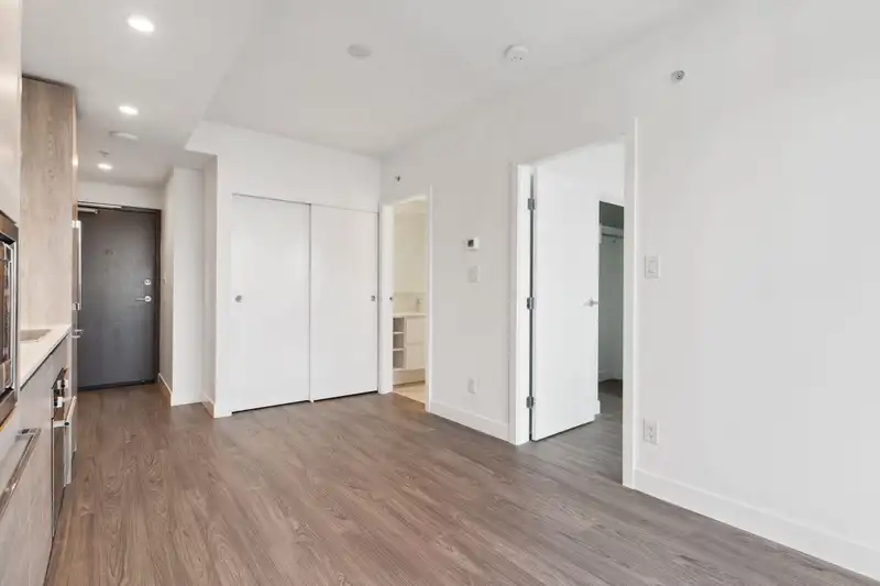 1507 13615 FRASER HIGHWAY - photo 4 of 15
